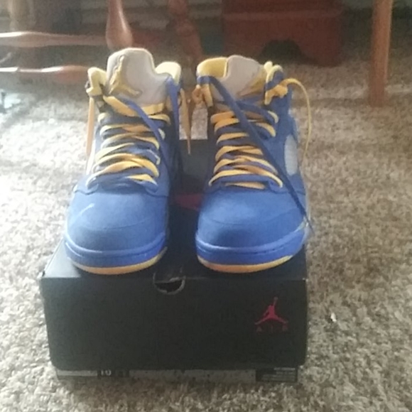 Air Jordan 5 Retro
“Laney Varsity Royal - Picture 5 of 6